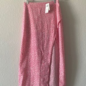 Pink skirt front slit Abercrombie and fitch. Size small.